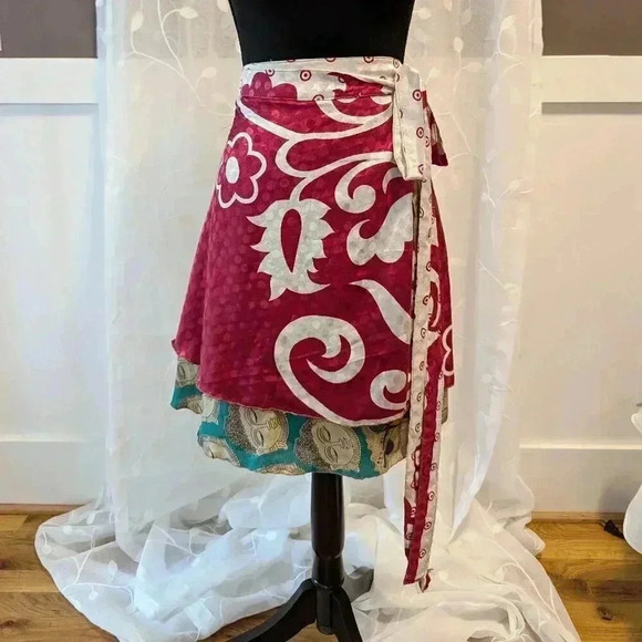 Darn Good Yarn Silk Blend Reversible Wrap Mini Skirt, Size Regular (4-12) - Picture 1 of 4
